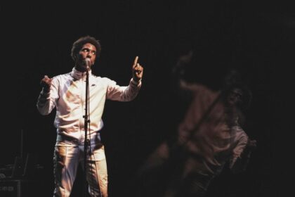 Alberto Boubakar Malanchino in Sid. Fino a qui tutto bene
