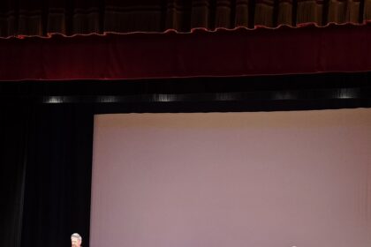 Assisi e Cantore in un momento dello spettacolo al "Grandinetti"
