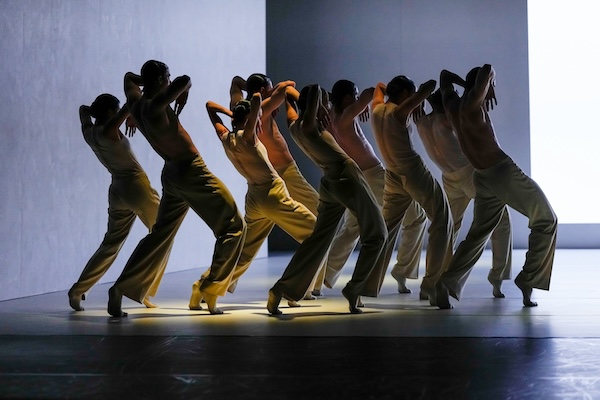 In-Esisto-di-Vittoria-Girelli_Tanz-Ensemble_©-Roman-Novitzky-Stuttgarter-Ballett