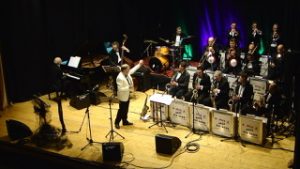 Oddi e ials Jazz big Band