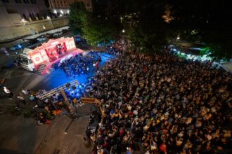 OperaCamion-2025-Barbiere-di-Siviglia_Piazza-Vittorio_ph-Fabrizio-Sansoni-Opera-di-Roma-2025