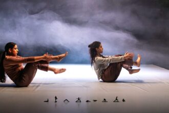 In relation to whom? FOTO di Marc Cesneau